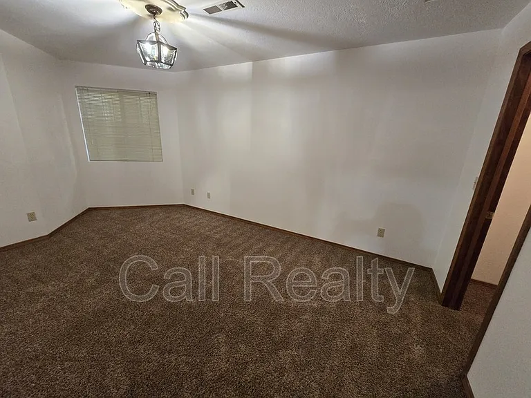 5205 S Smith Ct — Photo 8