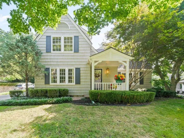 5419 Mohawk Ln, Mission, KS 66205