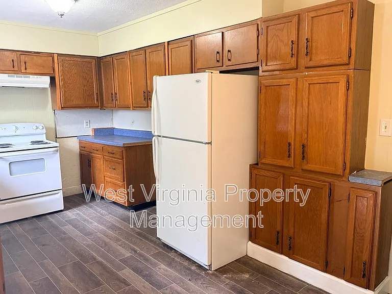 112 Mason St — Photo 3
