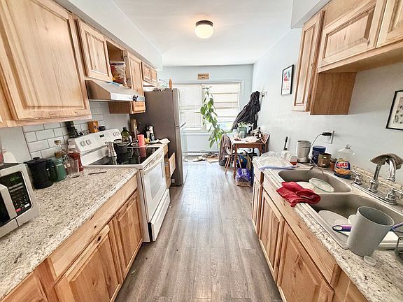 2nd image of 203 Harbor Rd
