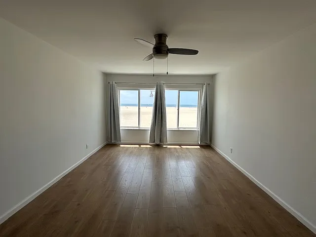 Beach House Apartments — Photo 25
