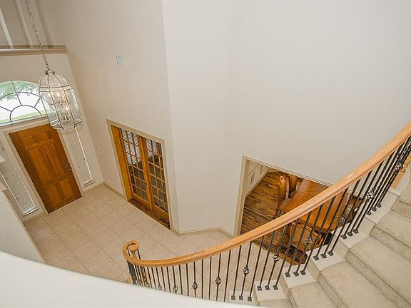 3rd image of 1604 Rollins Dr