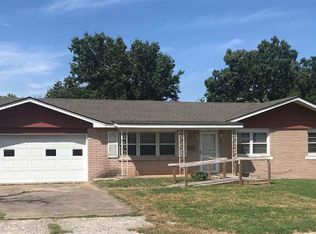 710 Parkway Dr, Blackwell, OK 74631