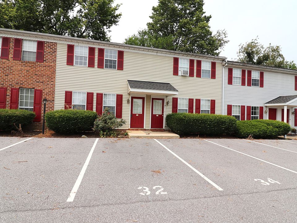 1st image of 32 Oriole Dr