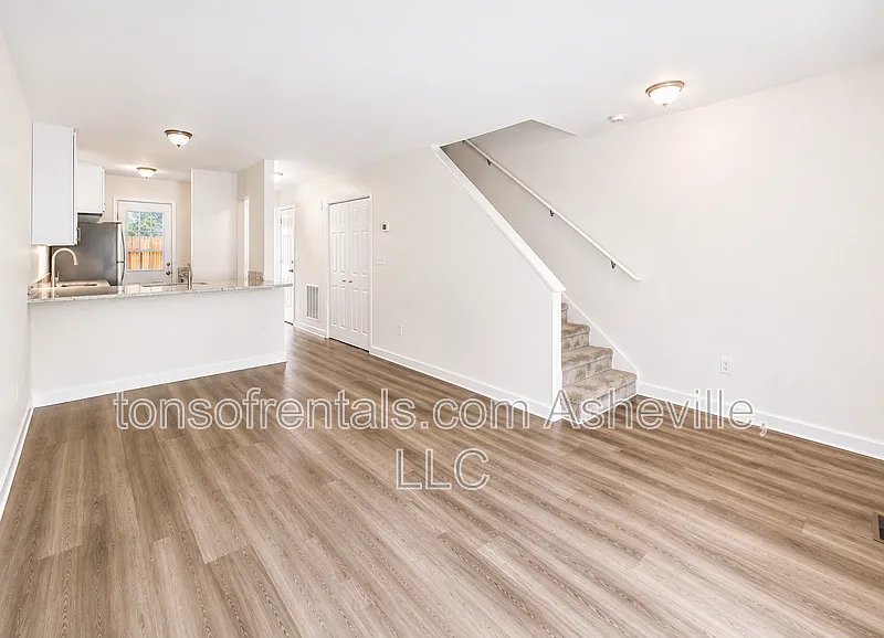2 bed, 1.5 bath, 1100 sqft, $1,595 — Photo 1