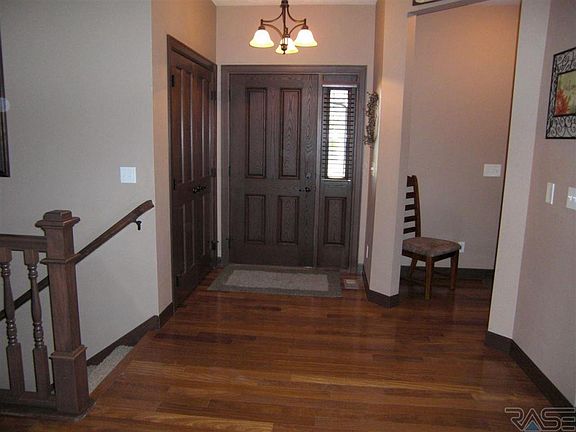 3rd image of 8305 S Seven Oaks Dr
