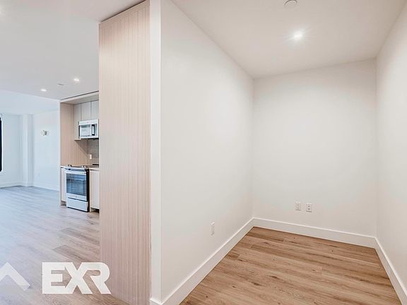 4th image of 210 Clarkson Ave #406
