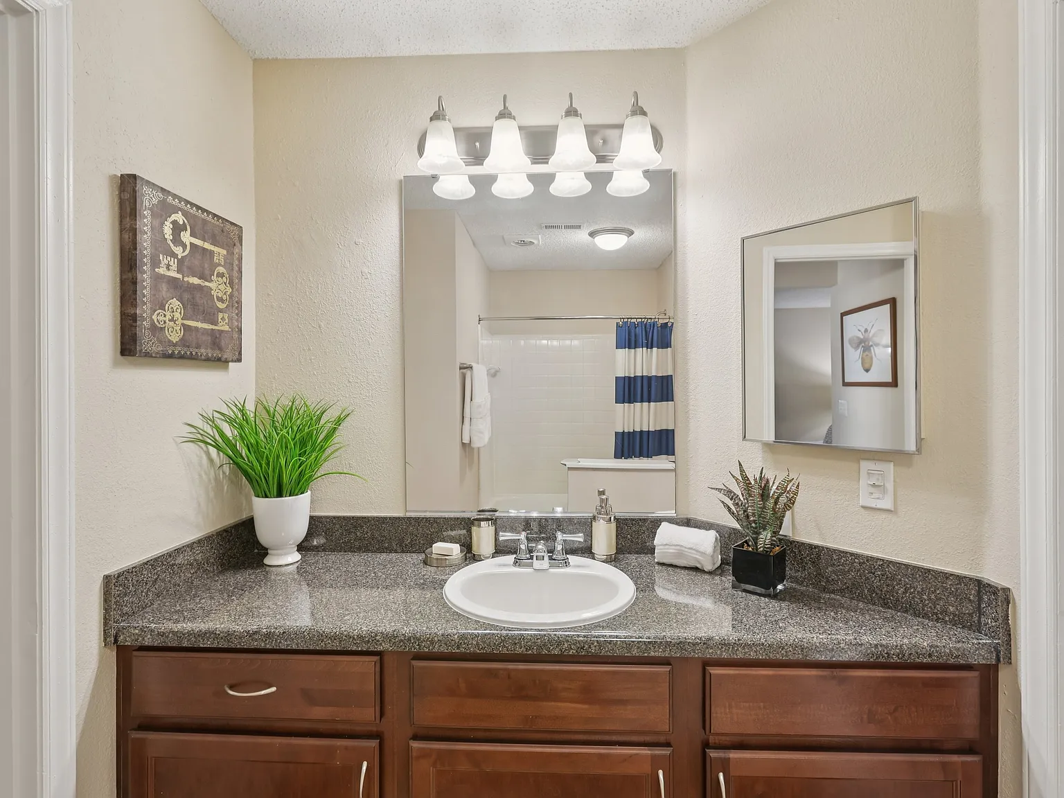 Radbourne Lake Apartments — Photo 4