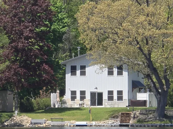 22873 Riverside Dr, Mendon, MI 49072