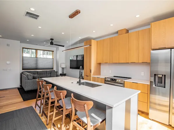 230 SE 7th St, Bentonville, AR 72712