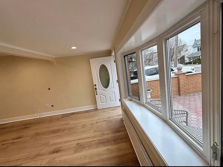 2034 E 71st St #F1 — Photo 14