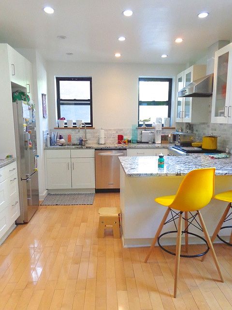 1st image of 189 8th Ave APT 1R