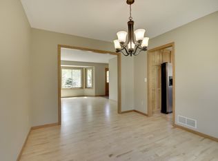 8959 Pinehurst Ct, Woodbury, MN 55125