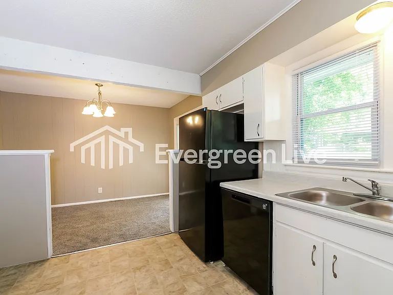 11819 Armitage Dr — Photo 6