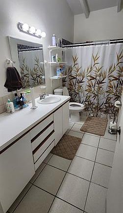 4th image of 440 Blue Dolphin Dr