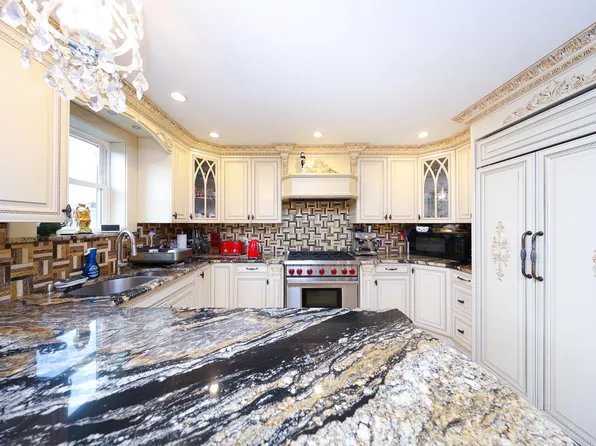 2568 East 2nd Street image 9 of 41