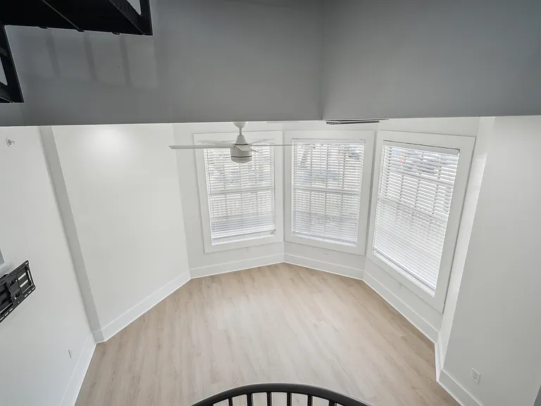 326 S Plant Ave #1 — Photo 8