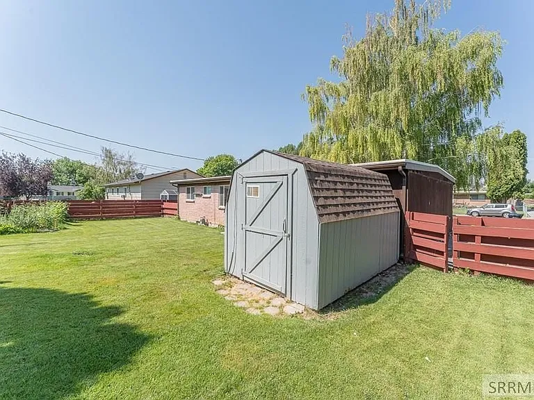328 Melrose Dr — Photo 8
