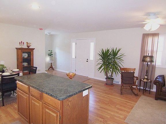 4th image of 321 E Lake Shore Dr