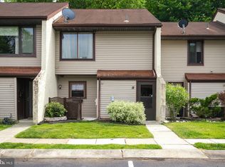 18 W Azalea Ln, Mount Laurel, NJ 08054
