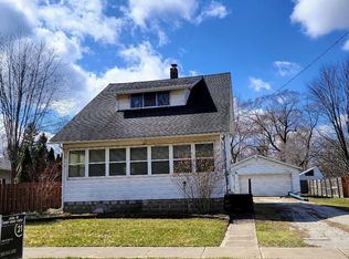 411 N Line St, Chesaning, MI 48616