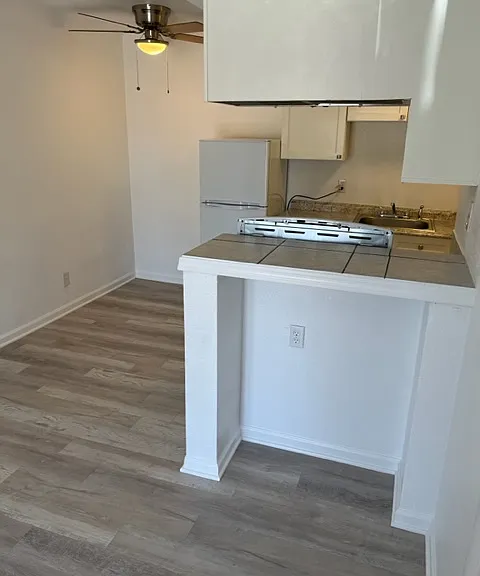 1223 N Dysart Rd #13 — Photo 3