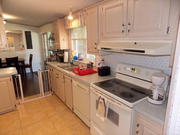 5th image of 1742 Western Redwood Ave