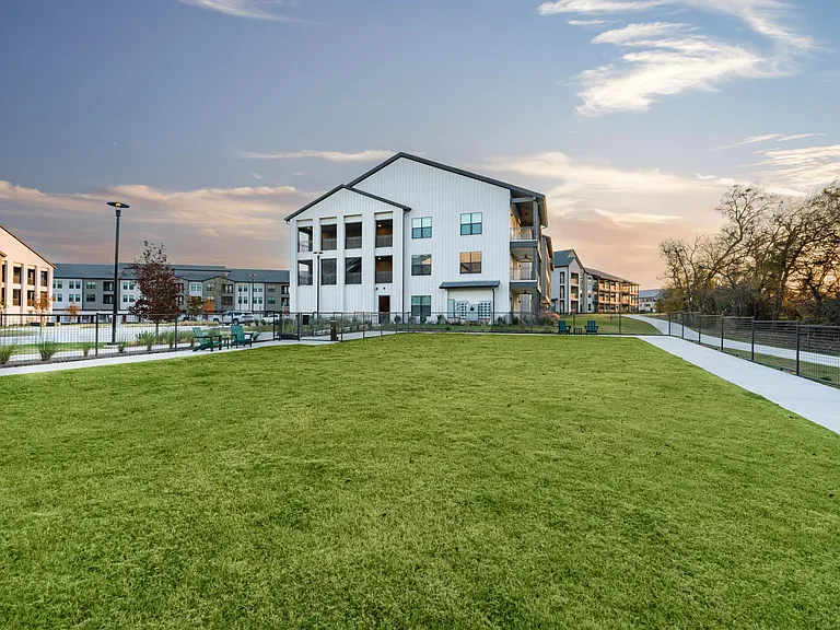 The spacious pet area at Modera McKinney Ridge gives your four-legged friends room to roam, play, and enjoy the fresh Texas air.