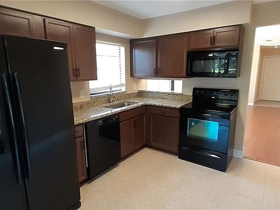 3rd image of 10462 Rosemount Dr