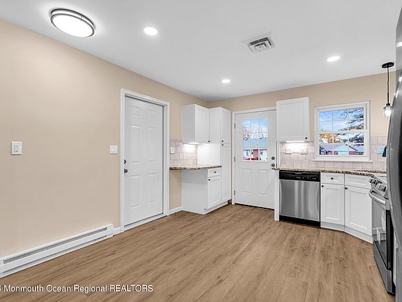 5th image of 1065 Fife Court #B