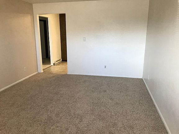 Large Livingroom leading to kitchen