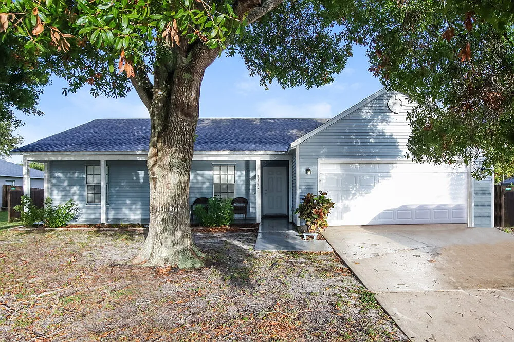 3 bed, 2.0 bath, 1410 sqft, $2,570 — Photo 1