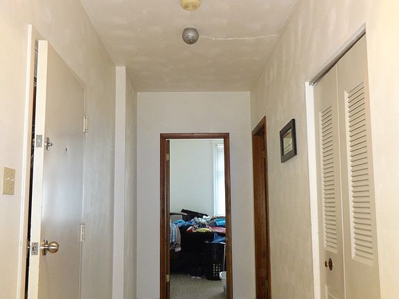ENTRYWAY WITH HUGE CLOSET