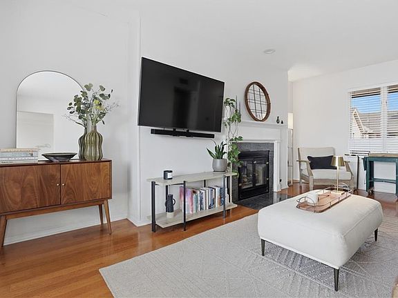 3rd image of 4320 Belleview Ave APT 206