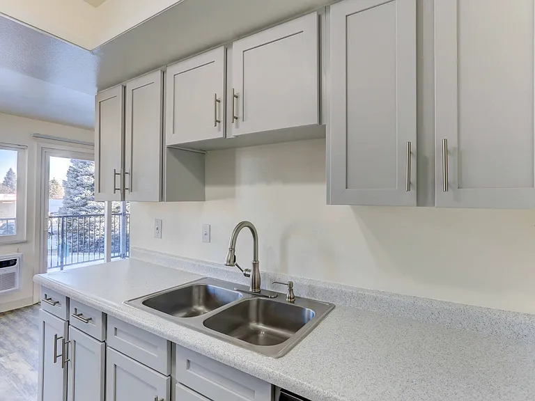 Heritage Apartments — Photo 14