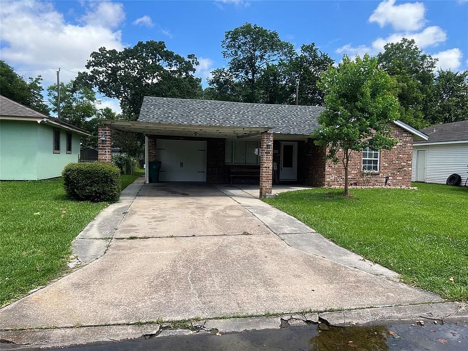 1st image of 2415 Huntington Dr