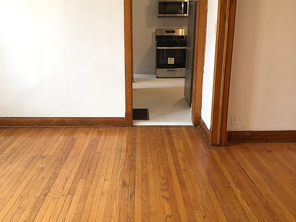 3rd image of 3143 W Diversey Ave