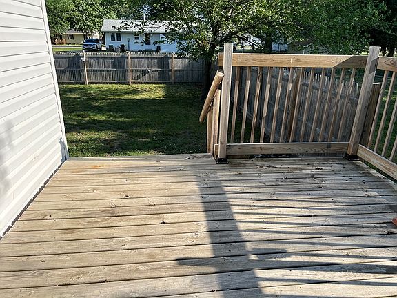 3rd image of 1006 Benton Way