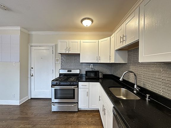 4th image of 2129 N Dayton St Unit 803