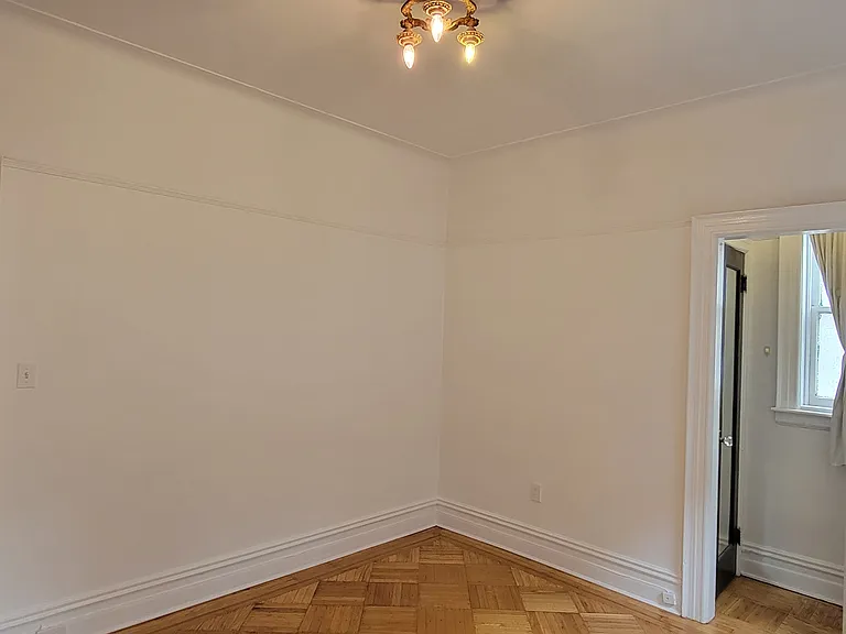 570 5th St #3 — Photo 17