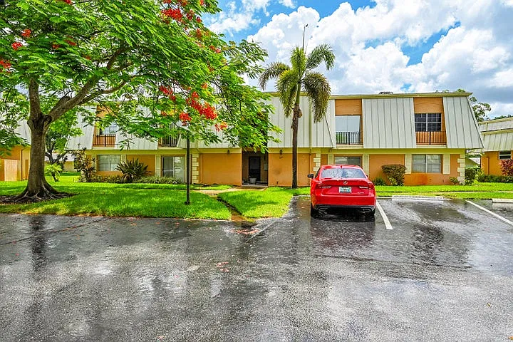 2 bed, 1358 sqft, $2,700 — Photo 3
