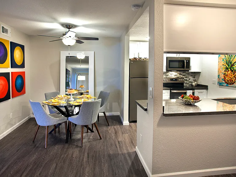 Club Pacifica Apartments — Photo 16