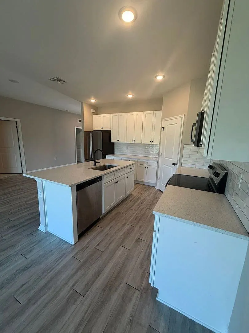 3 bed, 2.0 bath, 1182 sqft, $1,495 — Photo 1