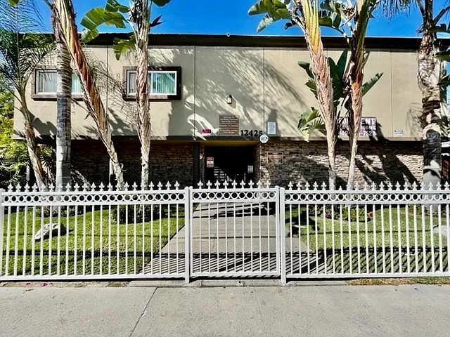12425 Harris Ave #B8 — Photo 15