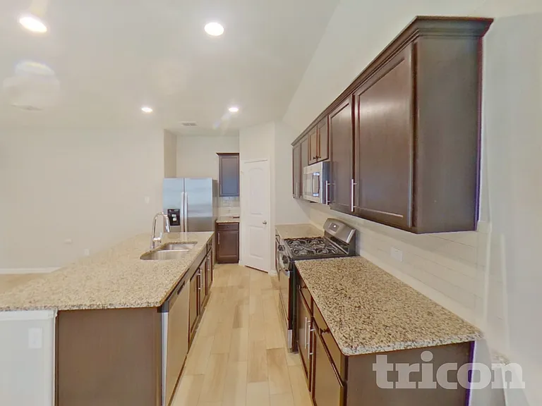810 Silverbell St — Photo 5