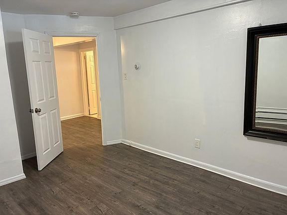 3rd image of 1633 Tenbroeck Ave Unit B