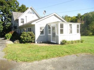 652 S Drury Ln, Rock Tavern, NY 12575
