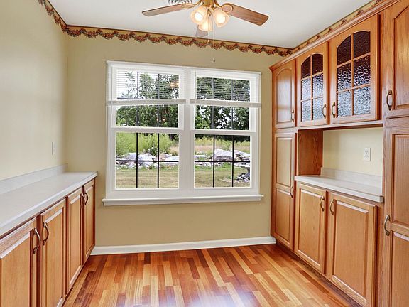 5th image of 1556 Macintosh Way