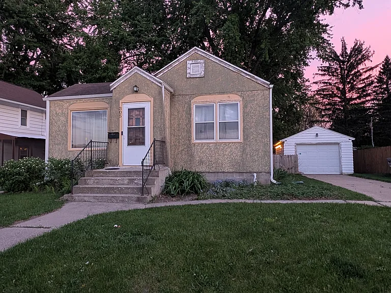 305 Pierce Ave — Photo 2