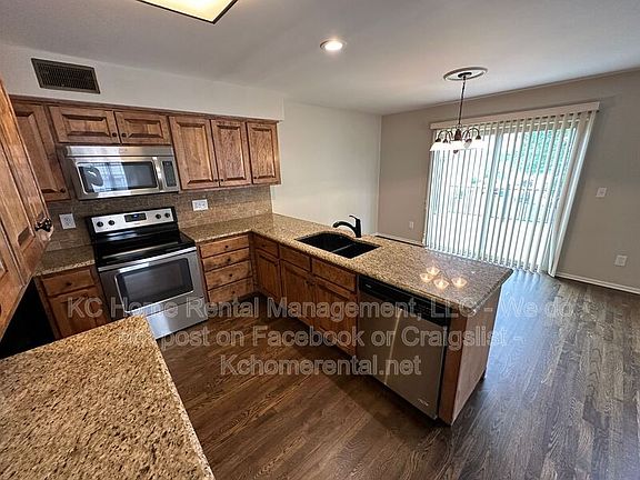 3rd image of 6633 W 151st Pl